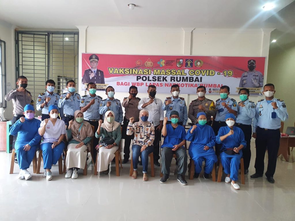 Sinergitas Polri dan Lapas Narkotika Rumbai,Sukseskan Vaksinasi Booster Bagi Warga Binaan