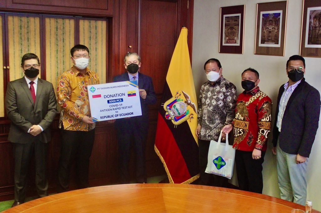 Pemerintah Republik Ekuador menerima donasi 5000 Alat Swab Antigen dari PT Taishan Alkes Indonesia