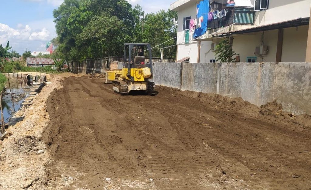 Manfaatkan FABA, PLN Bangun Jalan Desa di Pekanbaru