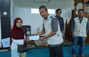 Melalui Program Ramadhan Berbagi, YBM PLN Riau & Kepri Salurkan ZISWAF Pegawai Kepada 1711 Penerima Manfaat