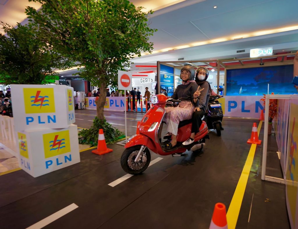 Hadir di PEVS 2023, PLN Ajak Masyarakat Pangkas Emisi Karbon Pakai Kendaraan Listrik