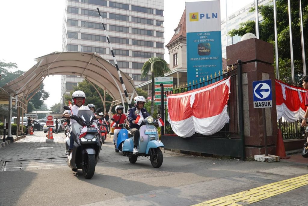 Kampanyekan Upaya Penurunan Polusi, PLN dan Aismoli Gelar Konvoi 200 Motor Listrik
