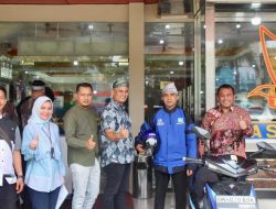 Lebih Efisien dan Rendah Emisi, PLN Dukung Restoran Baresolok Gunakan Kendaraan Listrik untuk Kegiatan Operasional di Pekanbaru