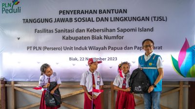 Dukung Pengembangan Wisata Papua, PLN Salurkan Bantuan Sanitasi Fasum di Pulau Sapomi, Biak
