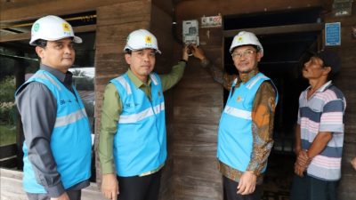 Kado Manis HLN Ke-79, PLN UIDRKR Hadirkan Terang Bagi 69 Dusun Terpencil di Riau