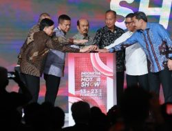 Kembali Hadir di IIMS 2025, PLN Dorong Green Future Kendaraan Listrik di Indonesia