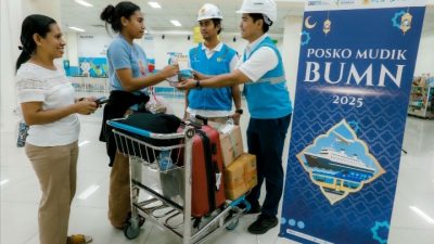 Kisah Petugas PLN Siaga Layani Masyarakat di Posko Mudik BUMN