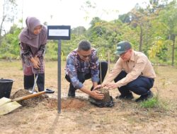 Wujud Nyata Peduli Lingkungan, GM PLN UID Riau & Kepri Lakukan Penananaman Pohon di Acara Pembukaan Jambore Karhutla 2025