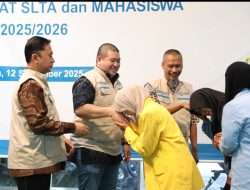 Hari Pelanggan Nasional, PLN UID Riau & Kepri dan YBM PLN Salurkan Beasiswa Cahaya Pintar untuk Dukung Generasi Emas Indonesia