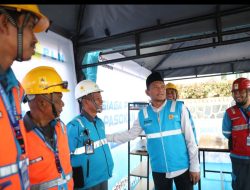 Di Balik Terangnya Ramadan, Petugas PLN Siaga Menjaga Listrik Tetap Andal di Riau dan Kepri