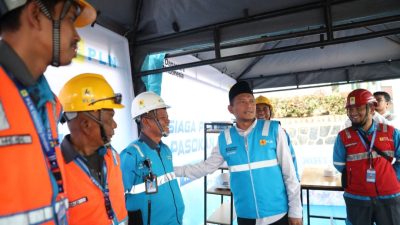 Di Balik Terangnya Ramadan, Petugas PLN Siaga Menjaga Listrik Tetap Andal di Riau dan Kepri